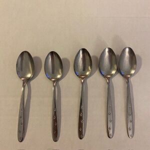CG Stainless Japan Teaspoons Fleur de Lis Vintage MCM Lot of 5